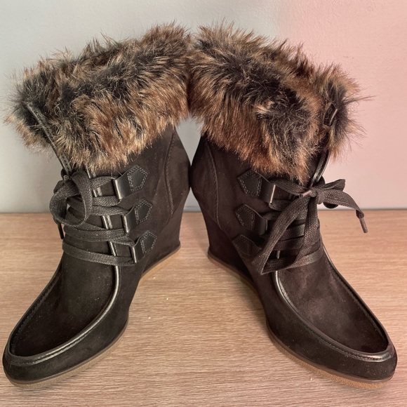 Black suede high heel boots with faux fur collar. Great condition! Worn once - Picture 4 of 4